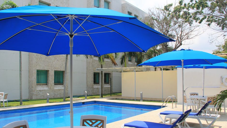 Holiday Inn Express Paraiso Dos Bocas Pool