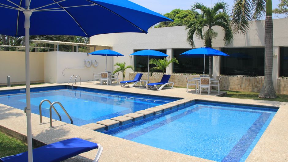 Holiday Inn Express Paraiso Dos Bocas Pool