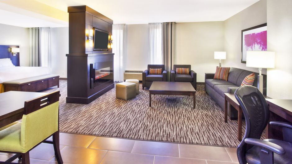 Holiday Inn Express Suite