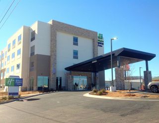 Holiday Inn Express & Suites Tahlequah