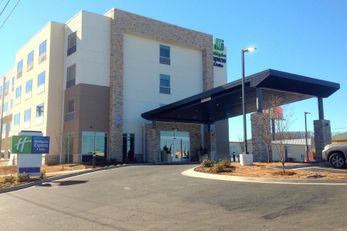 Holiday Inn Express & Suites Tahlequah