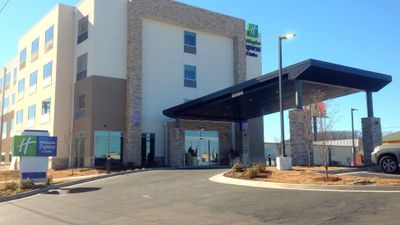 Holiday Inn Express & Suites Tahlequah