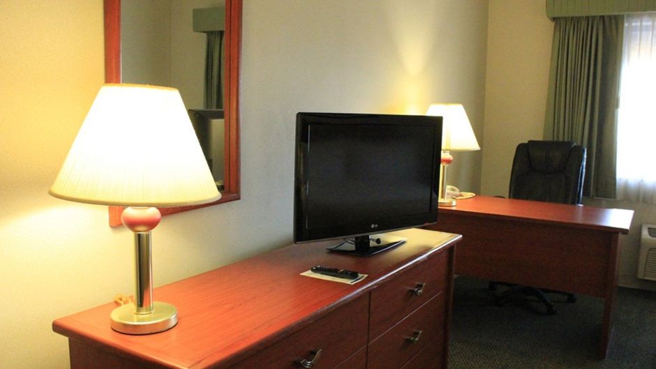 Holiday Inn Express Chihuahua Room