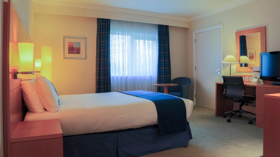 Holiday Inn Guildford Room