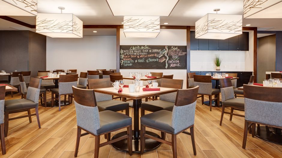 Holiday Inn Ottawa East Restaurant