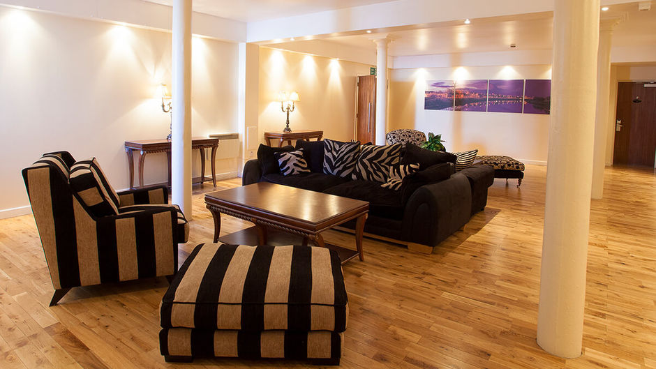 Aberdeen Douglas Hotel Lobby