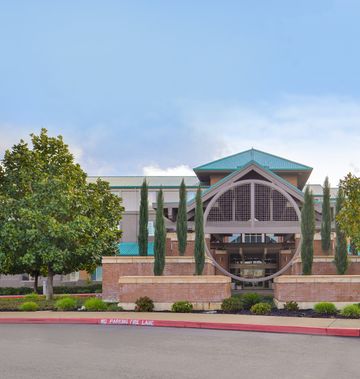 Holiday Inn Express & Suites
