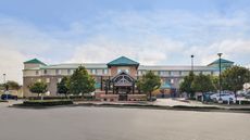 Holiday Inn Express & Suites