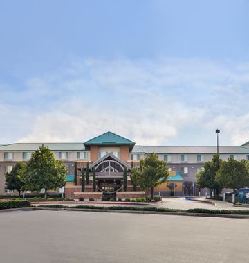 Holiday Inn Express & Suites