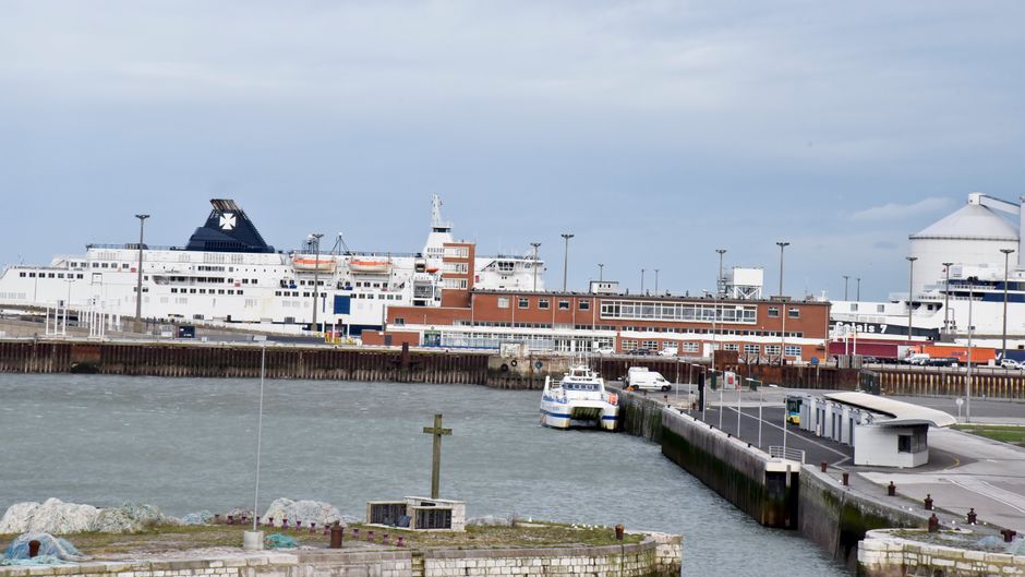 Holiday Inn Calais Exterior