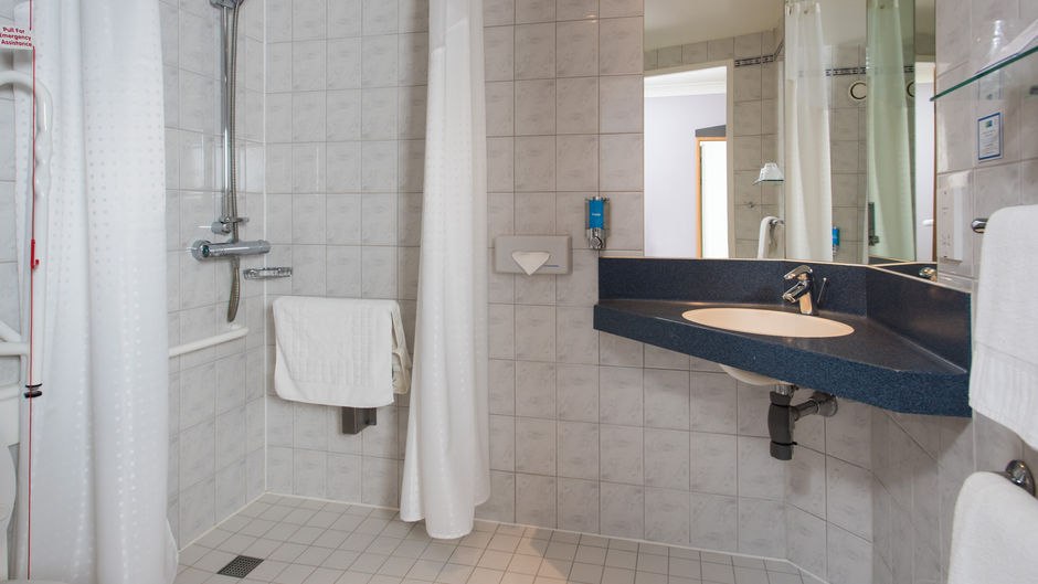 Holiday Inn Express Bristol North Room