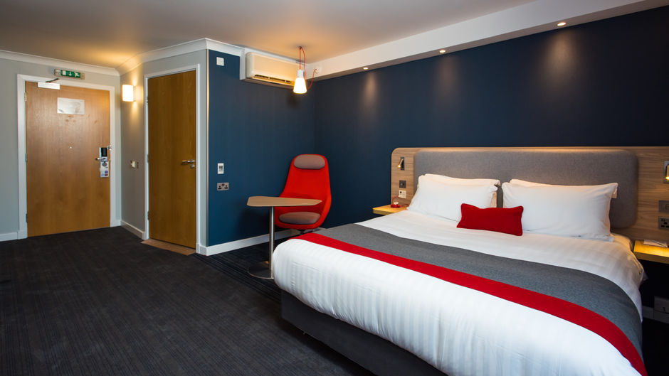 Holiday Inn Express Glasgow Airport Room