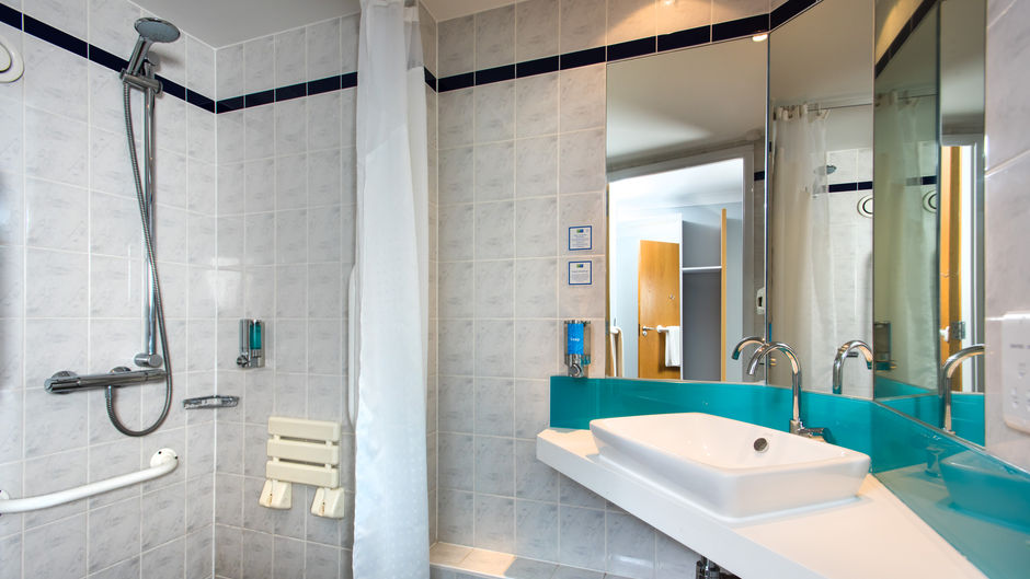 Holiday Inn Express Glasgow Airport Room
