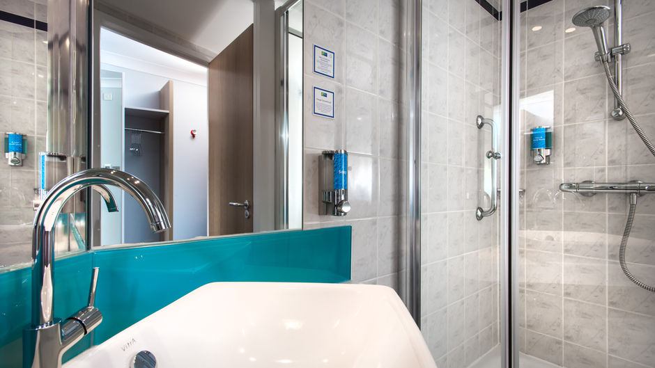 Holiday Inn Express Glasgow Airport Room