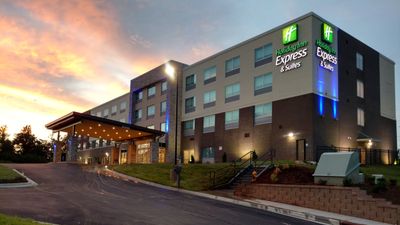 Holiday Inn Express & Suites Charlotte N