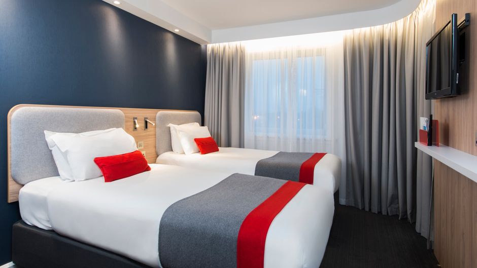 Holiday Inn Express Milton Keynes Hotel Room