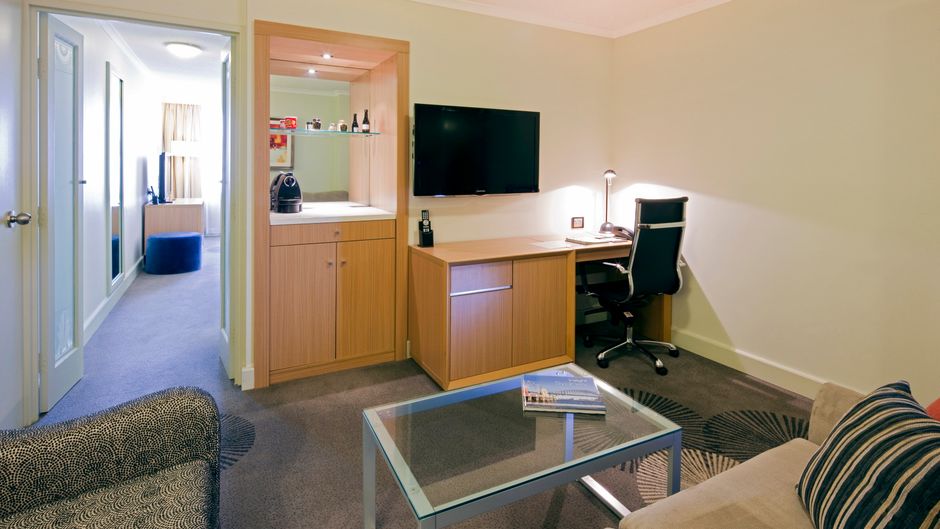 Holiday Inn Parramatta Suite