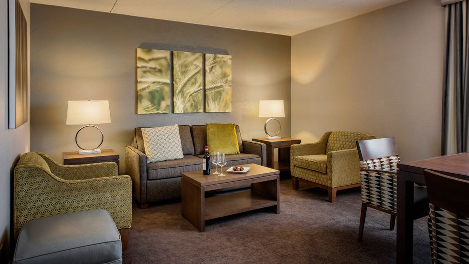 Holiday Inn Winnipeg South Suite