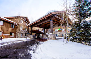 Holiday Inn Express Hotel & Suites