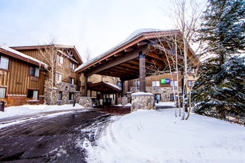 Holiday Inn Express Hotel & Suites