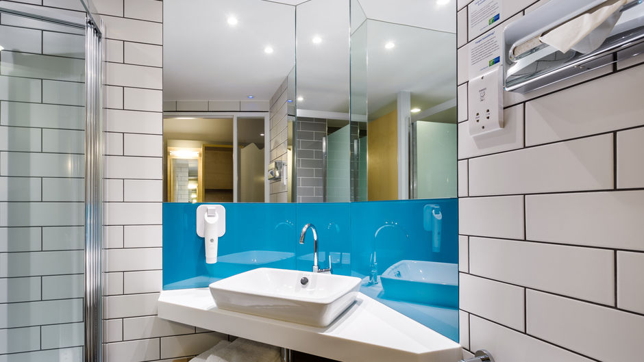 Holiday Inn Express Watford Junction Room