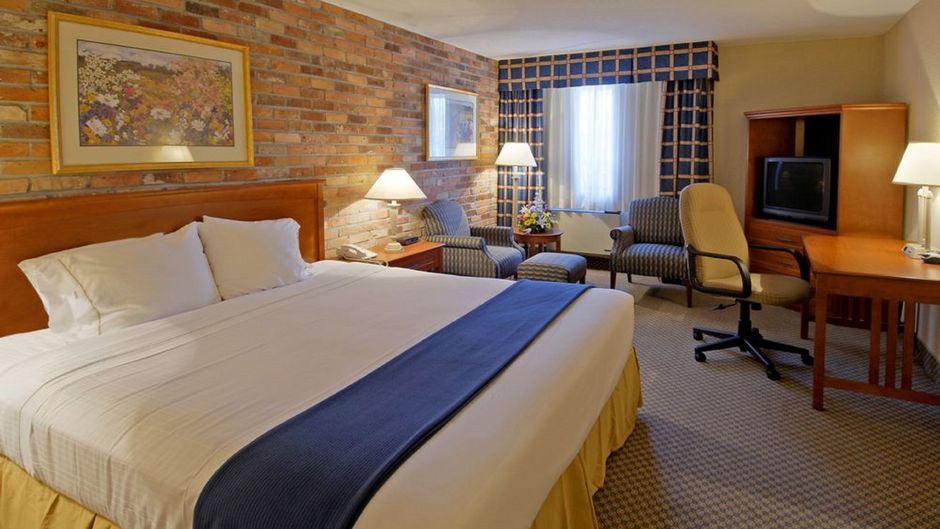 Holiday Inn Express Toronto East Room