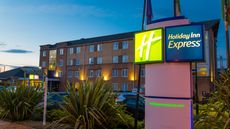 Holiday Inn Express Cardiff Bay
