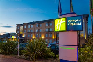 Holiday Inn Express Cardiff Bay