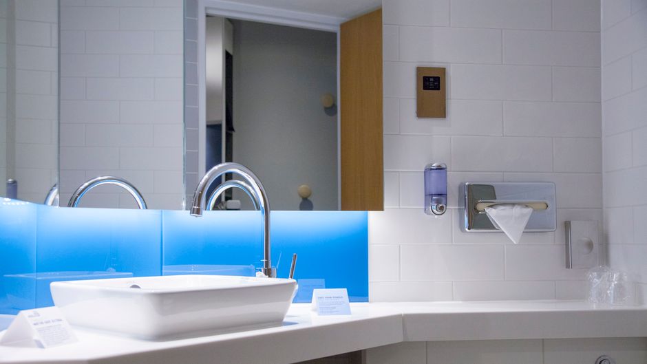 Holiday Inn Express Cardiff Bay Room