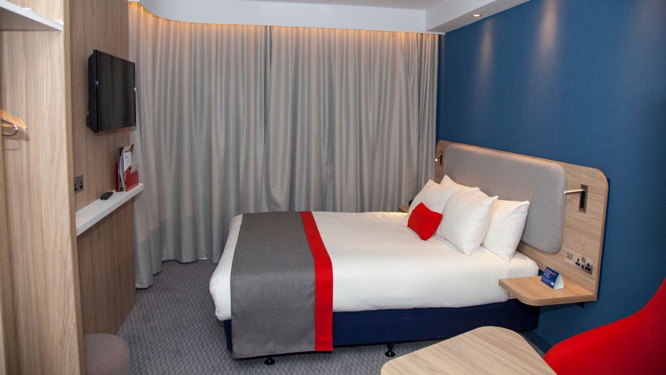 Holiday Inn Express Cardiff Bay Room