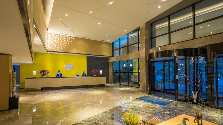 Holiday Inn Express Daocheng Yading Lobby