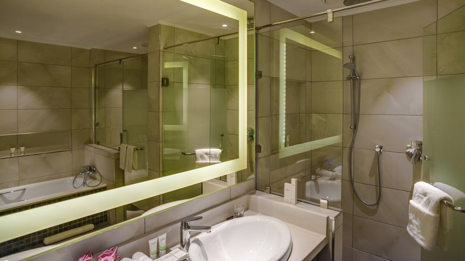Crowne Plaza Airport Room