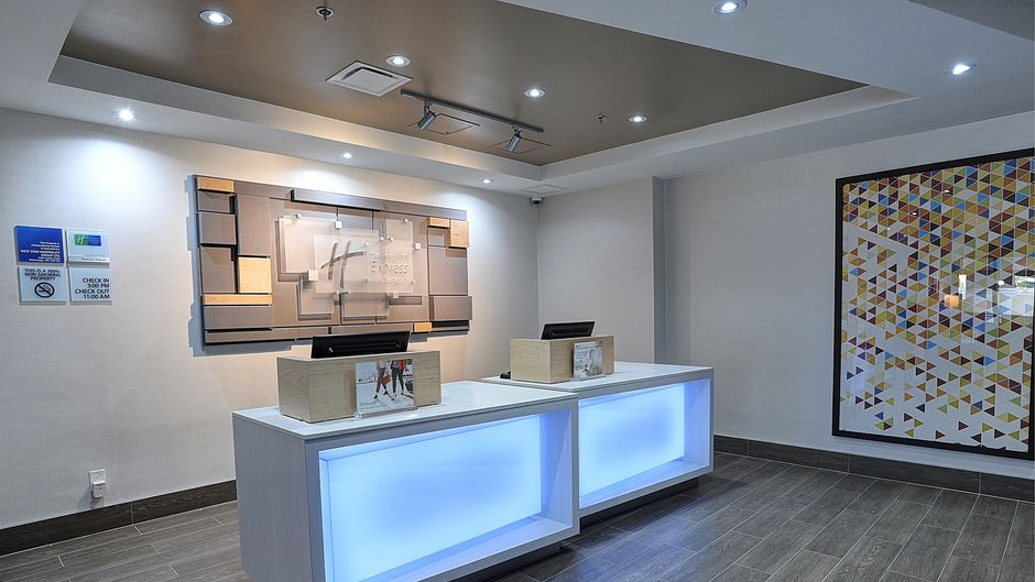 Holiday Inn Express/Stes Toronto Arpt W Exterior