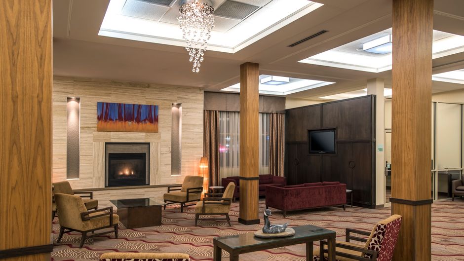 Holiday Inn Lethbridge Exterior