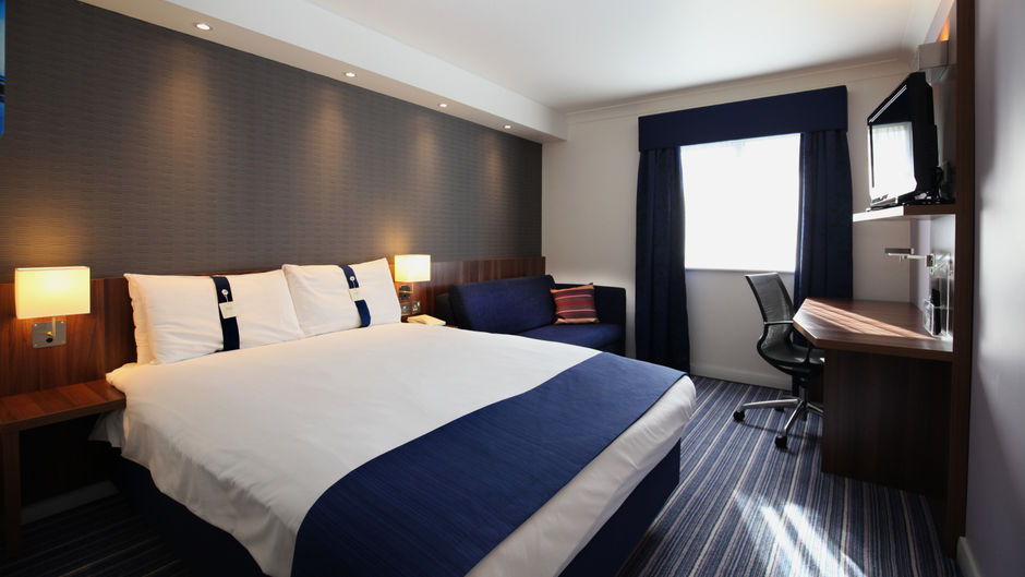 Holiday Inn Express Gatwick Room