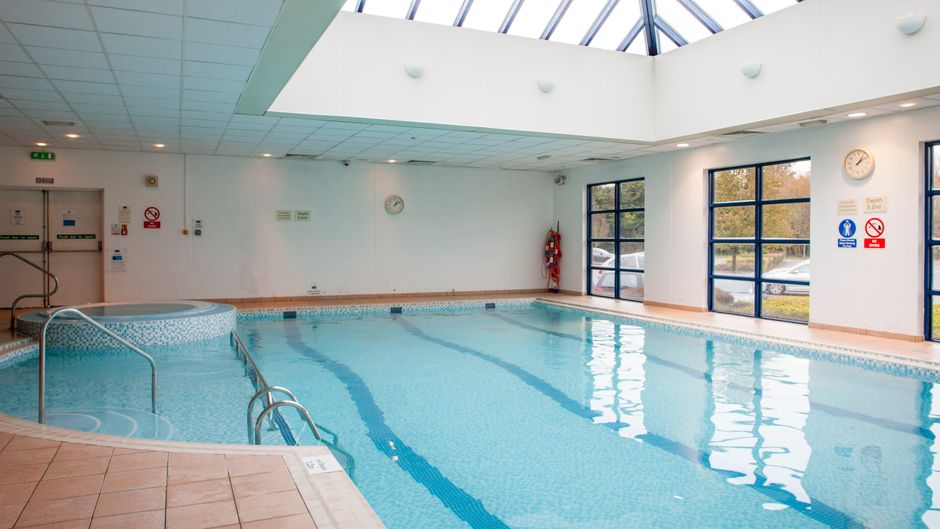 Holiday Inn London Shepperton Pool