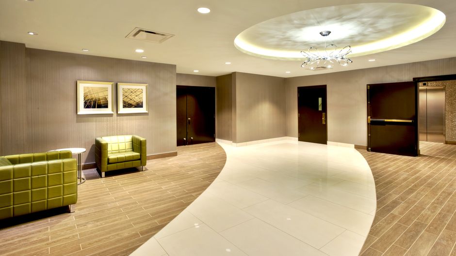 Crowne Plaza Waterloo Lobby