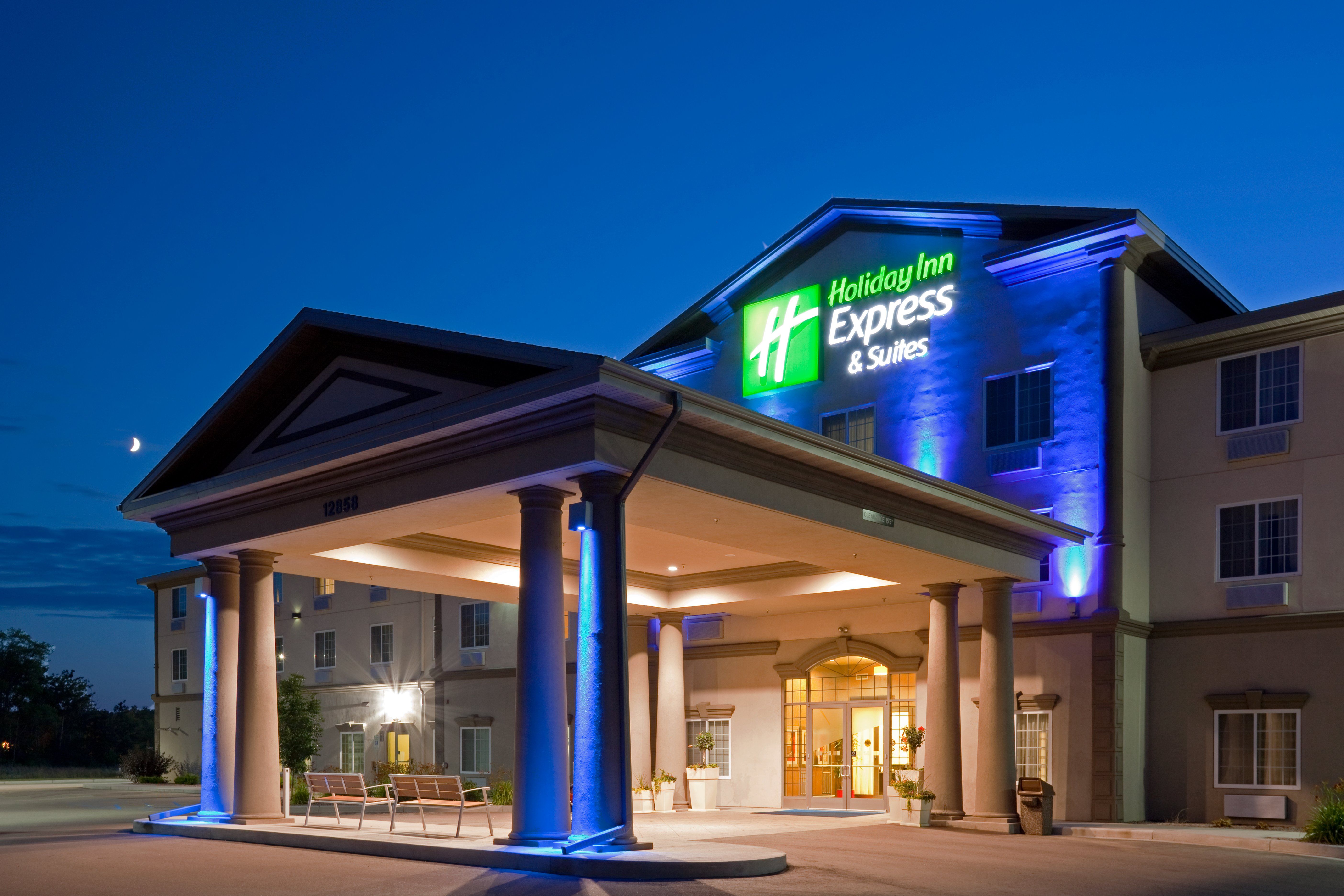 Holiday Inn Express Hotel Suites Tourist Class Chippewa Falls