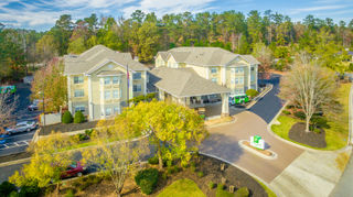 Holiday Inn & Suites