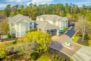 Holiday Inn & Suites