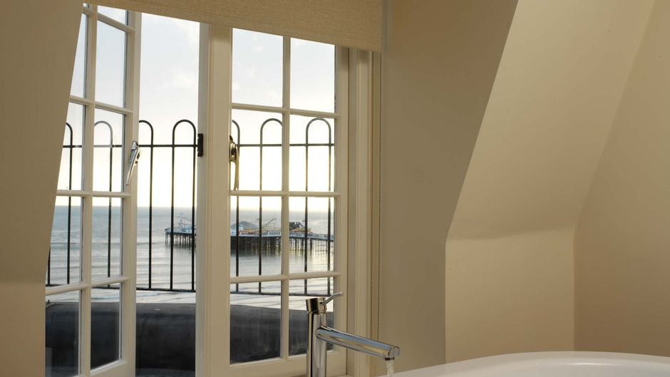 Drakes Hotel Room