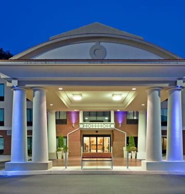 Holiday Inn Express Hotel & Suites