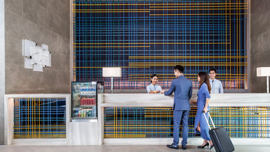Holiday Inn Express Soi Soonvijai Lobby