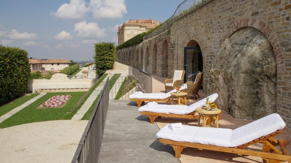 Castello Di Guarene Exterior