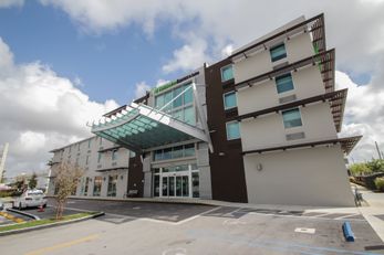 Holiday Inn Express & Stes Miami Airport