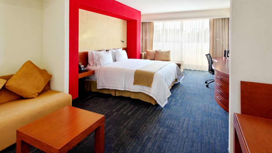 Holiday Inn Express Guadalajara Expo Suite