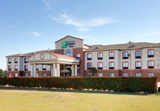 Holiday Inn Express Hotel & Suites