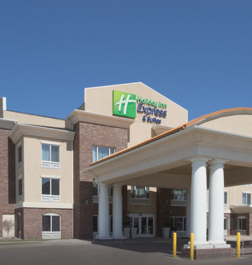 Holiday Inn Express Hotel & Suites