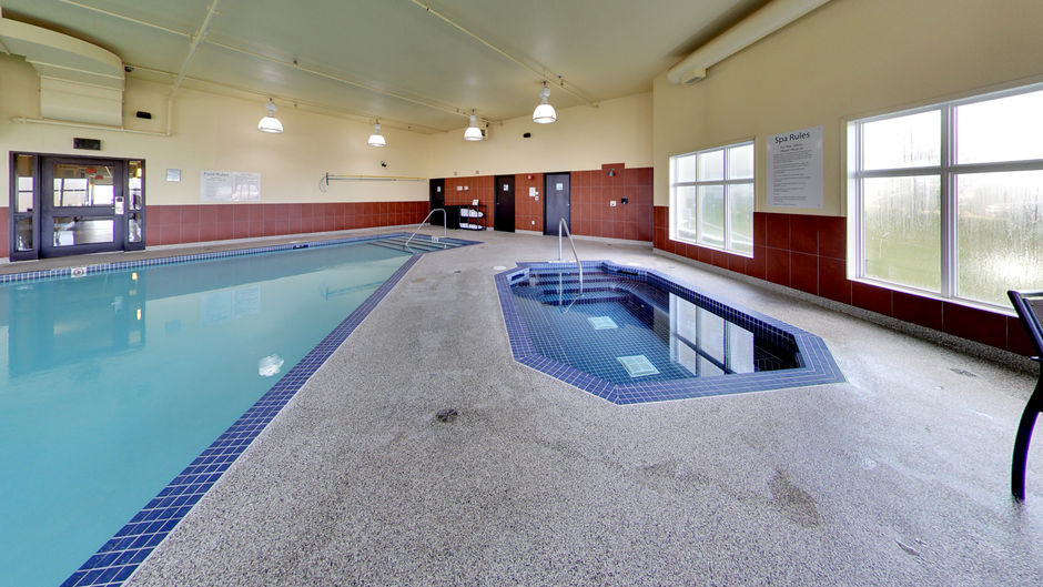 Holiday Inn Express & Stes Edmonton Arpt Pool