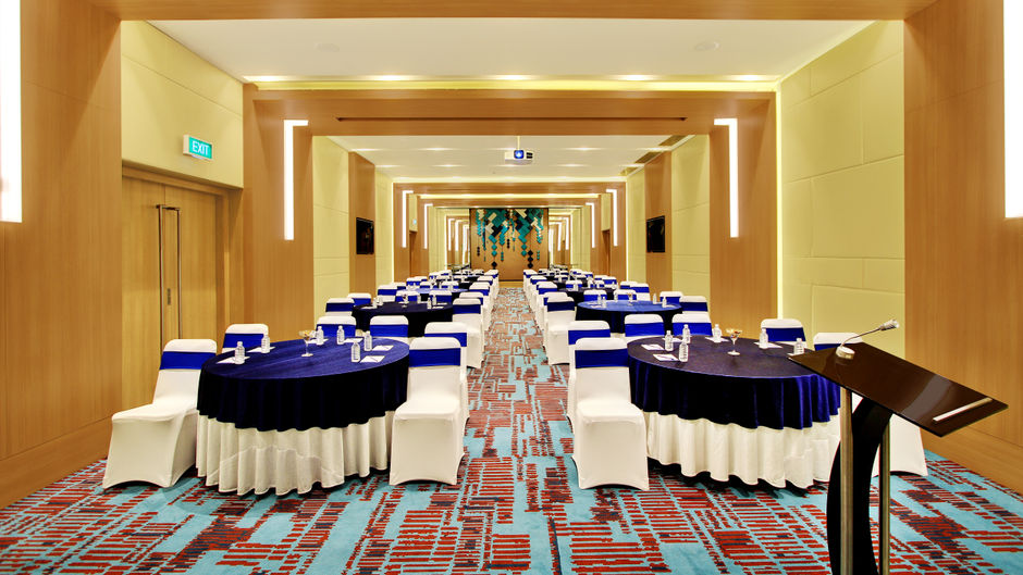 Holiday Inn Express & Suites Racecourse Ballroom
